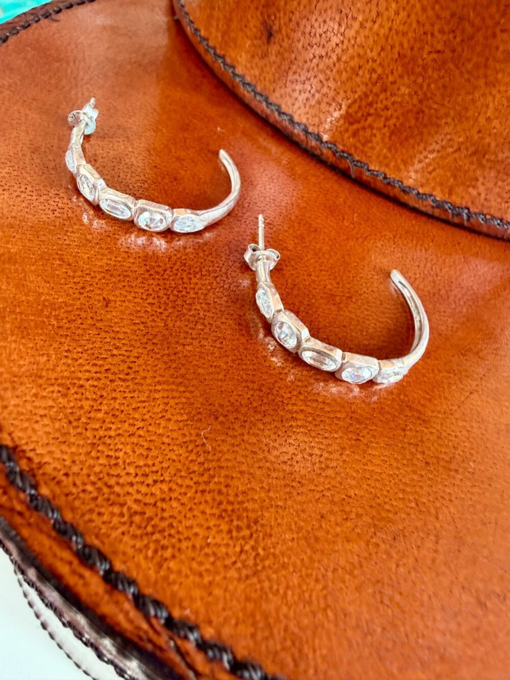 Retired Silpada Magnifique CZ Hoop Post Earrings P2792 Sterling Silver - Picture 4 of 10